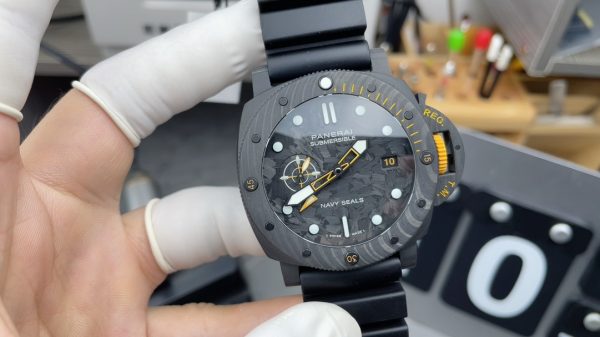 VS Factory Panerai Submersible PAM01324